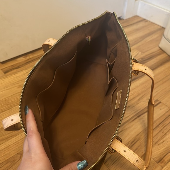 Authentic Louis Vuitton Tivoli GM - Picture 13 of 17